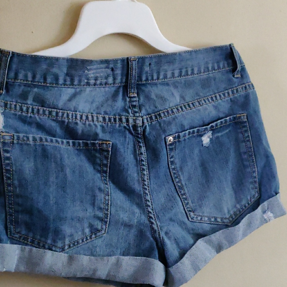 Shorts - Picture 4 of 4
